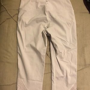 white LuLu Lemon cropped leggings!
